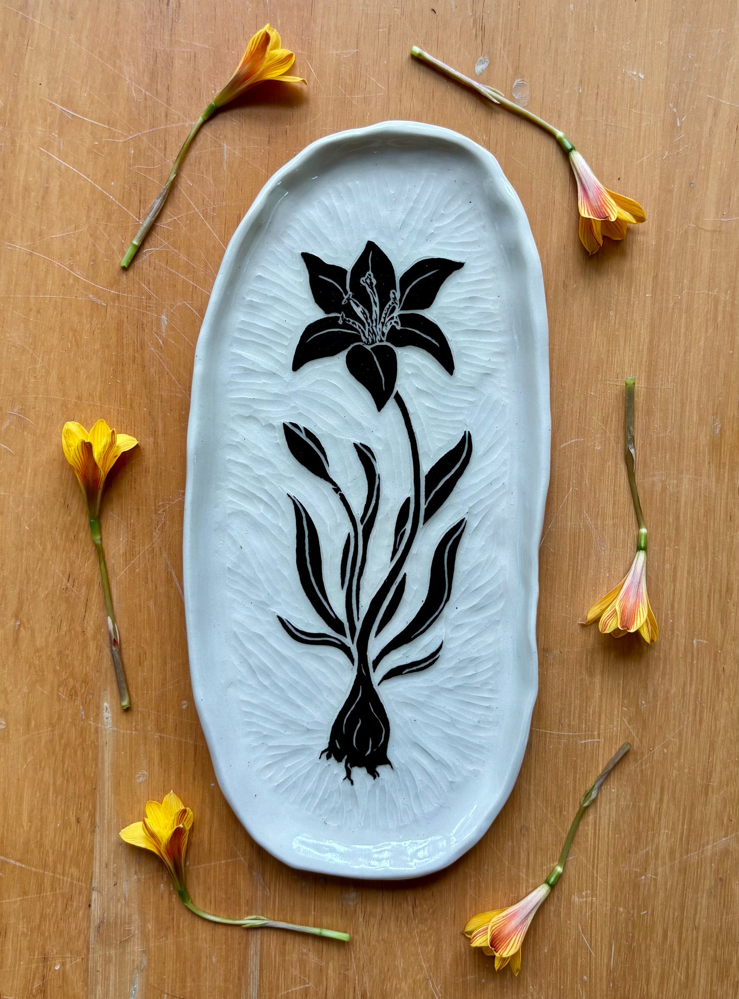 Rain lily dish
